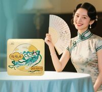 蛋黄白莲蓉月饼